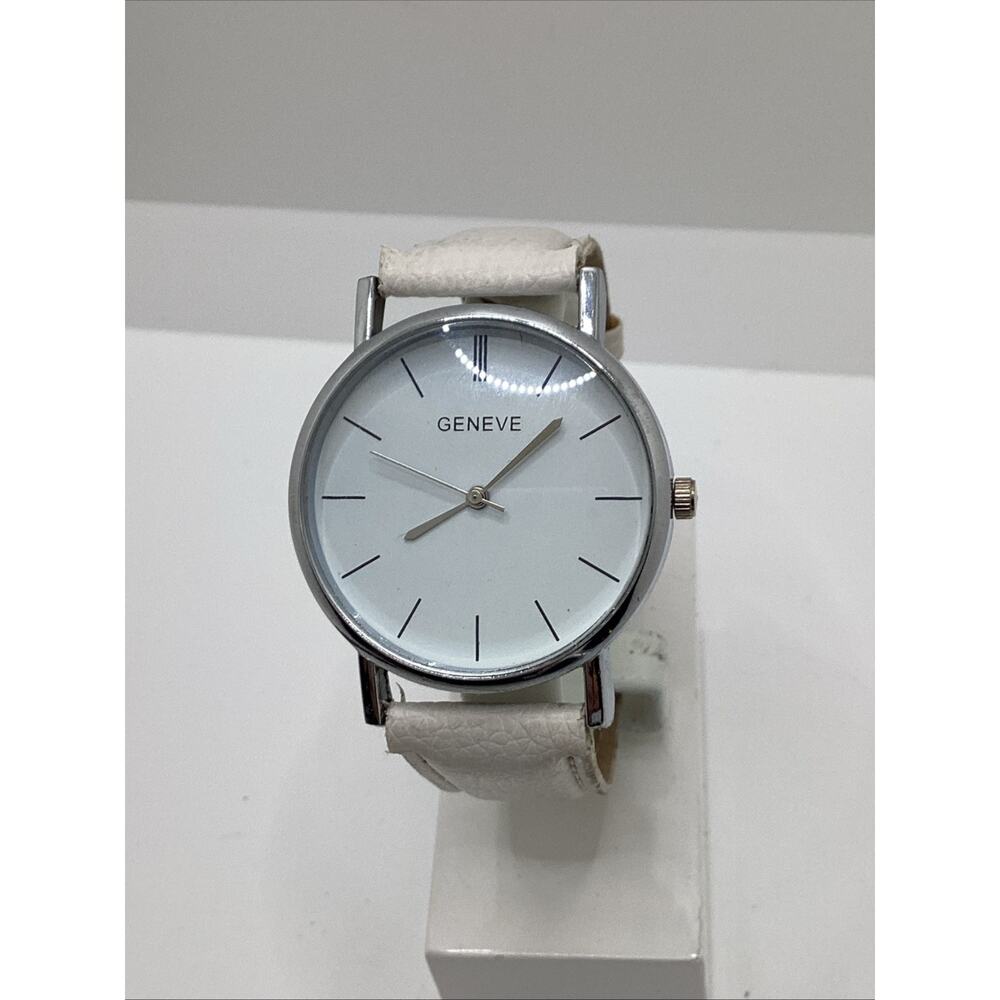 Geneve Ladies Silver Tone Fashion Watch White Leather Band New Battery
